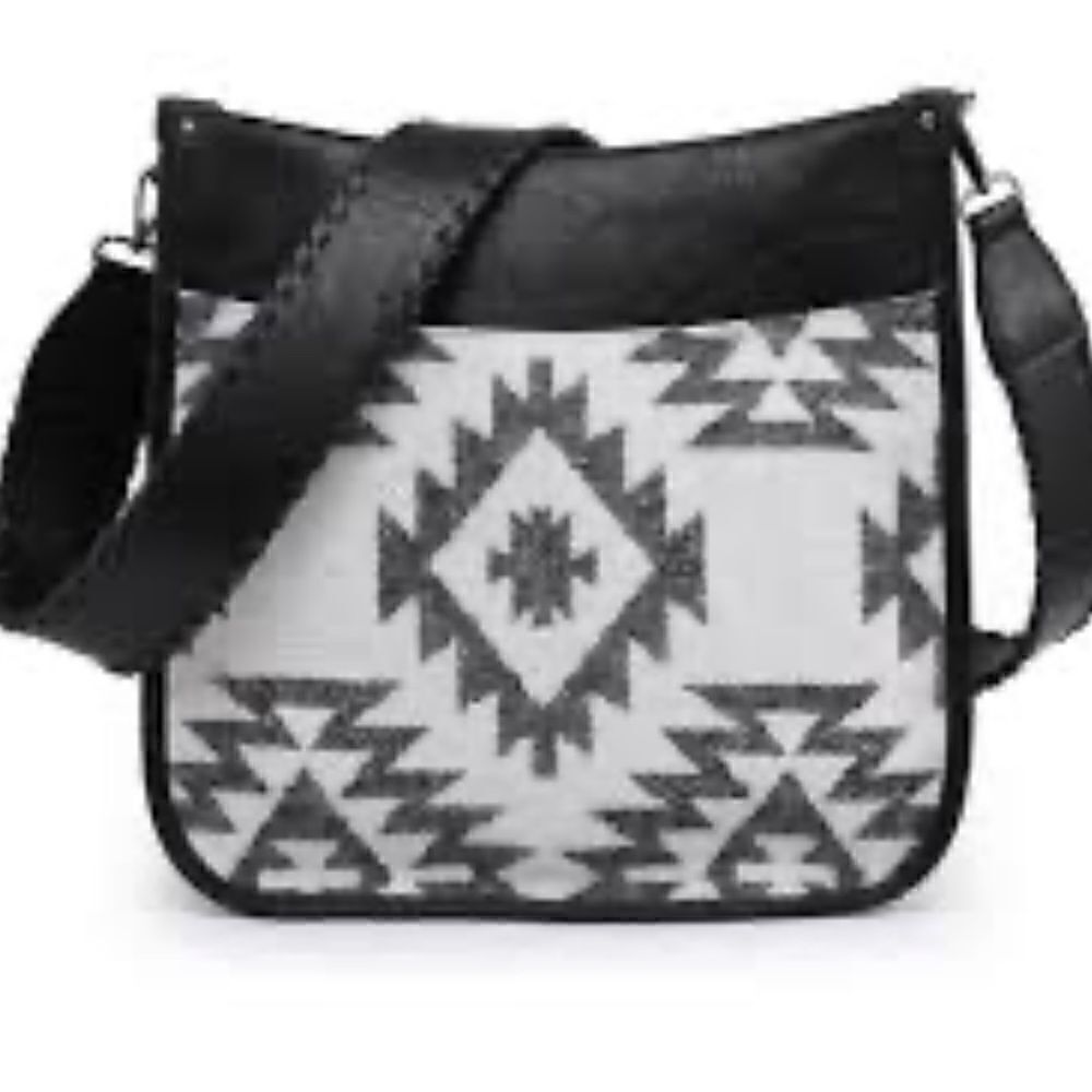 Jen & Co. Bag: Chloe Crossbody